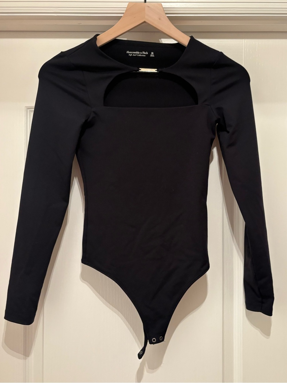 Women’s Abercrombie & Fitch soft thong bodysuit w/cut-out &metallic bar size XS